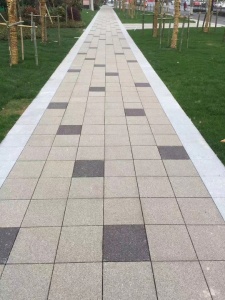 公園陶瓷透水磚跟普通透水磚的區別