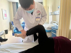 七旬老人告別膝痛困擾重獲行走自由